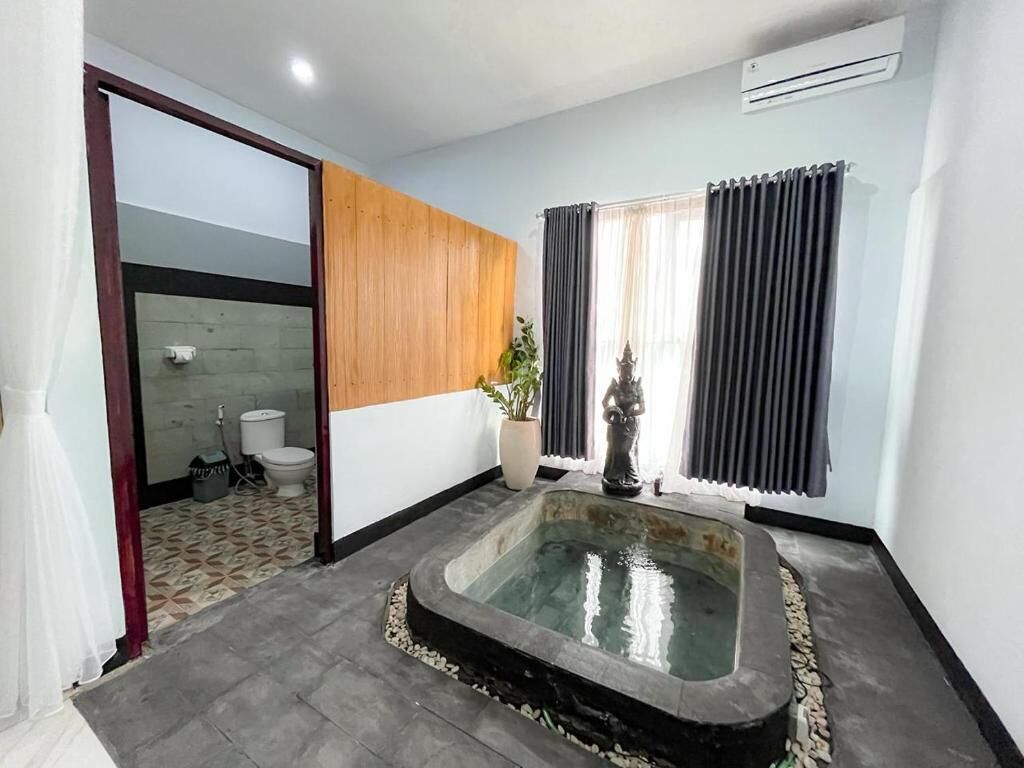 Luxury Double Room | Bathroom | Shower, towels, soap, shampoo