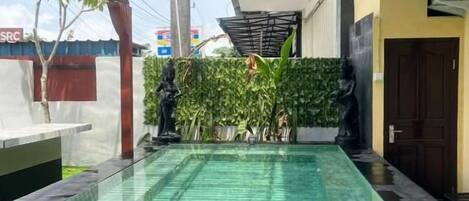Kolam renang terbuka