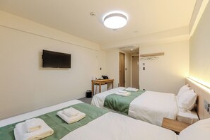 Escritorio, wifi gratis, ropa de cama