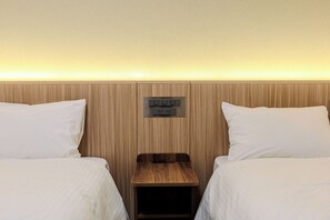 Escritorio, wifi gratis, ropa de cama
