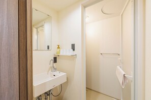 Secador de pelo y toallas