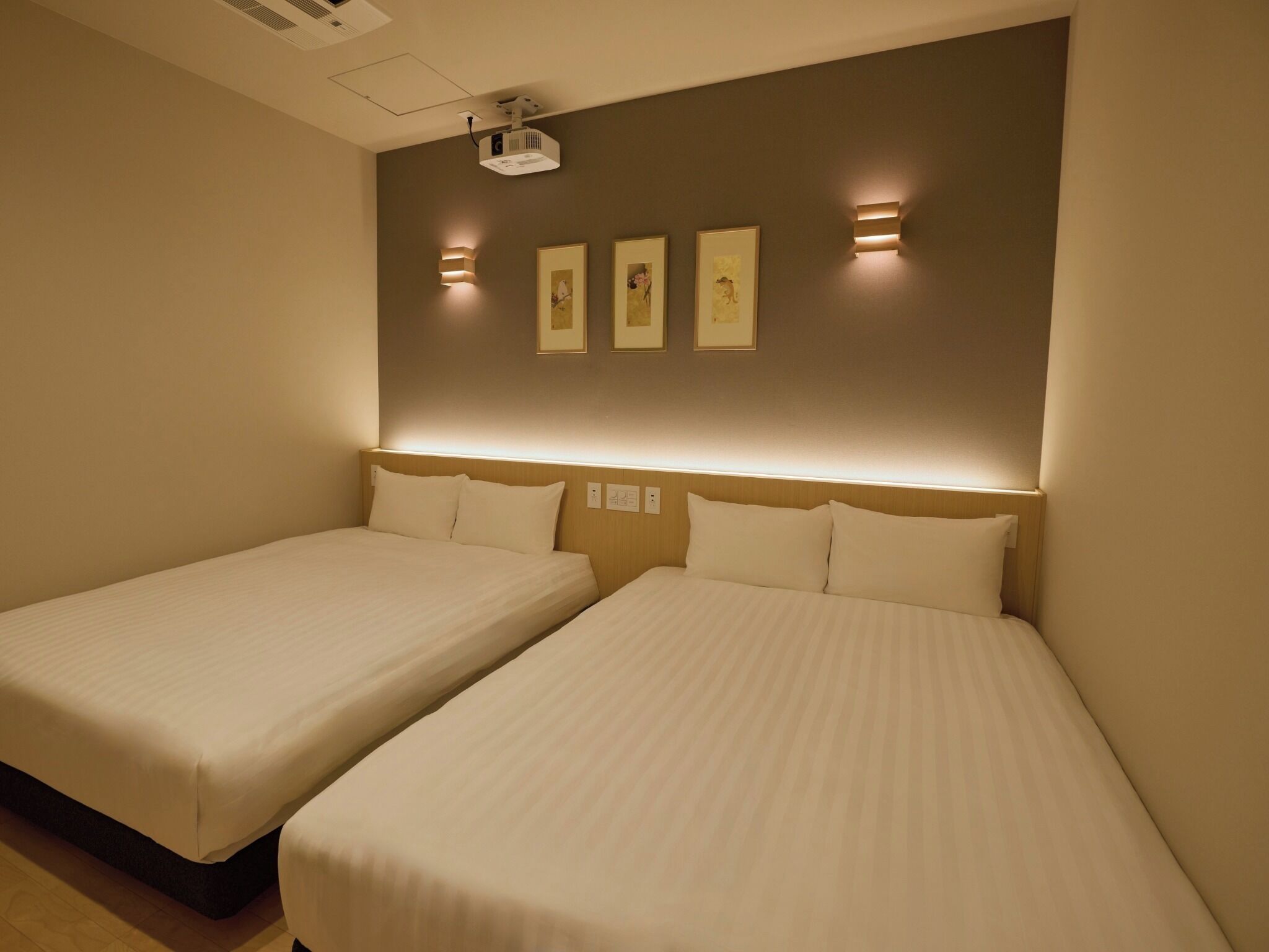 Työpöytä, ilmainen Wi-Fi, vuodevaatteet