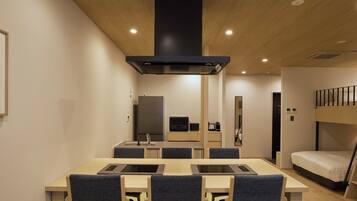 Skrivebord, gratis Wi-Fi, sengetøj