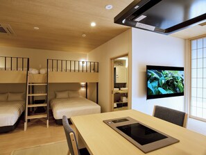 Een bureau, gratis wifi, beddengoed