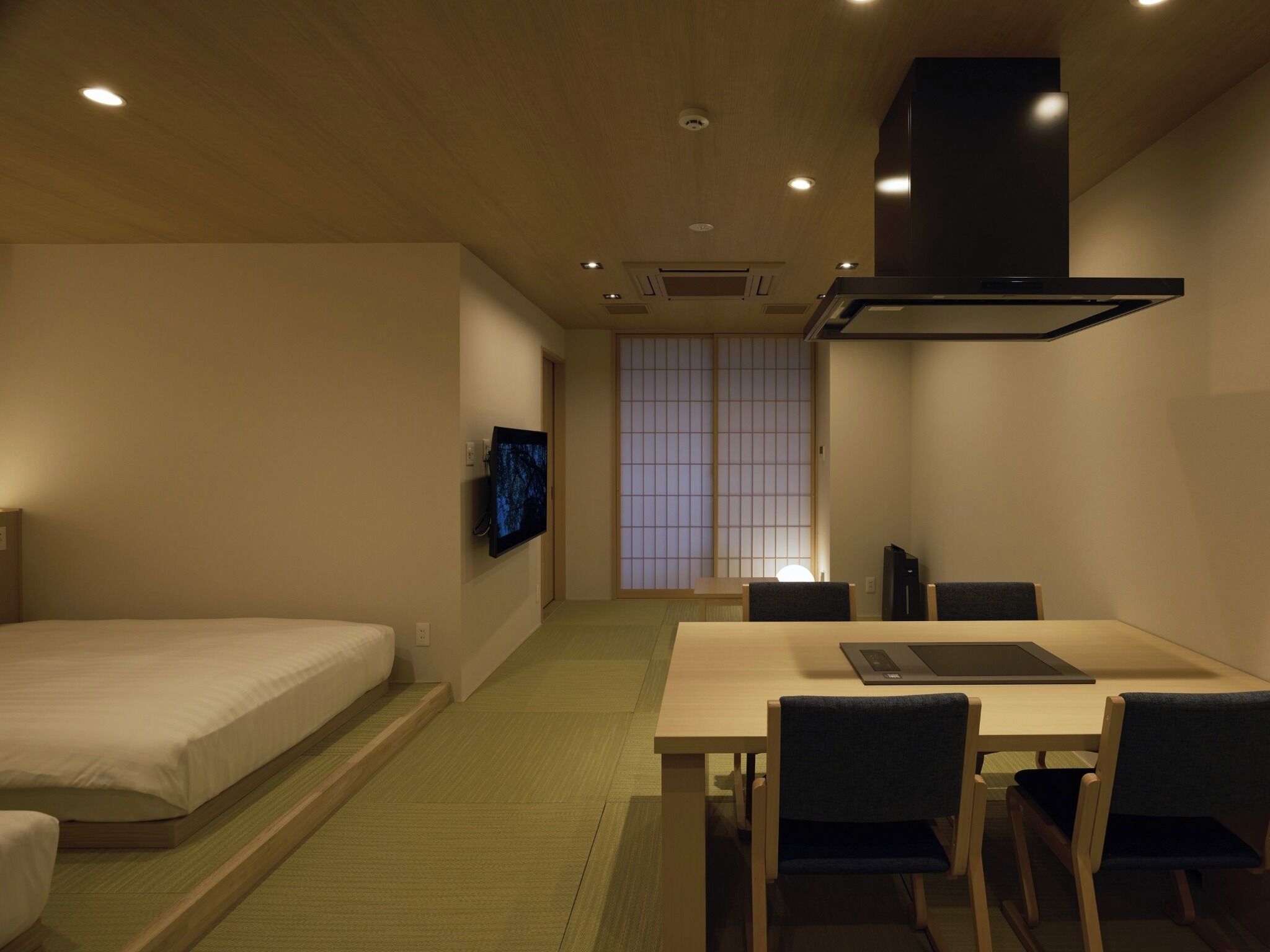 Työpöytä, ilmainen Wi-Fi, vuodevaatteet