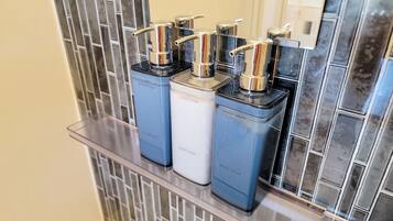 Hårtork och handdukar