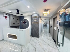 Lobby - Hotel HR Prime (Ahmedabad)