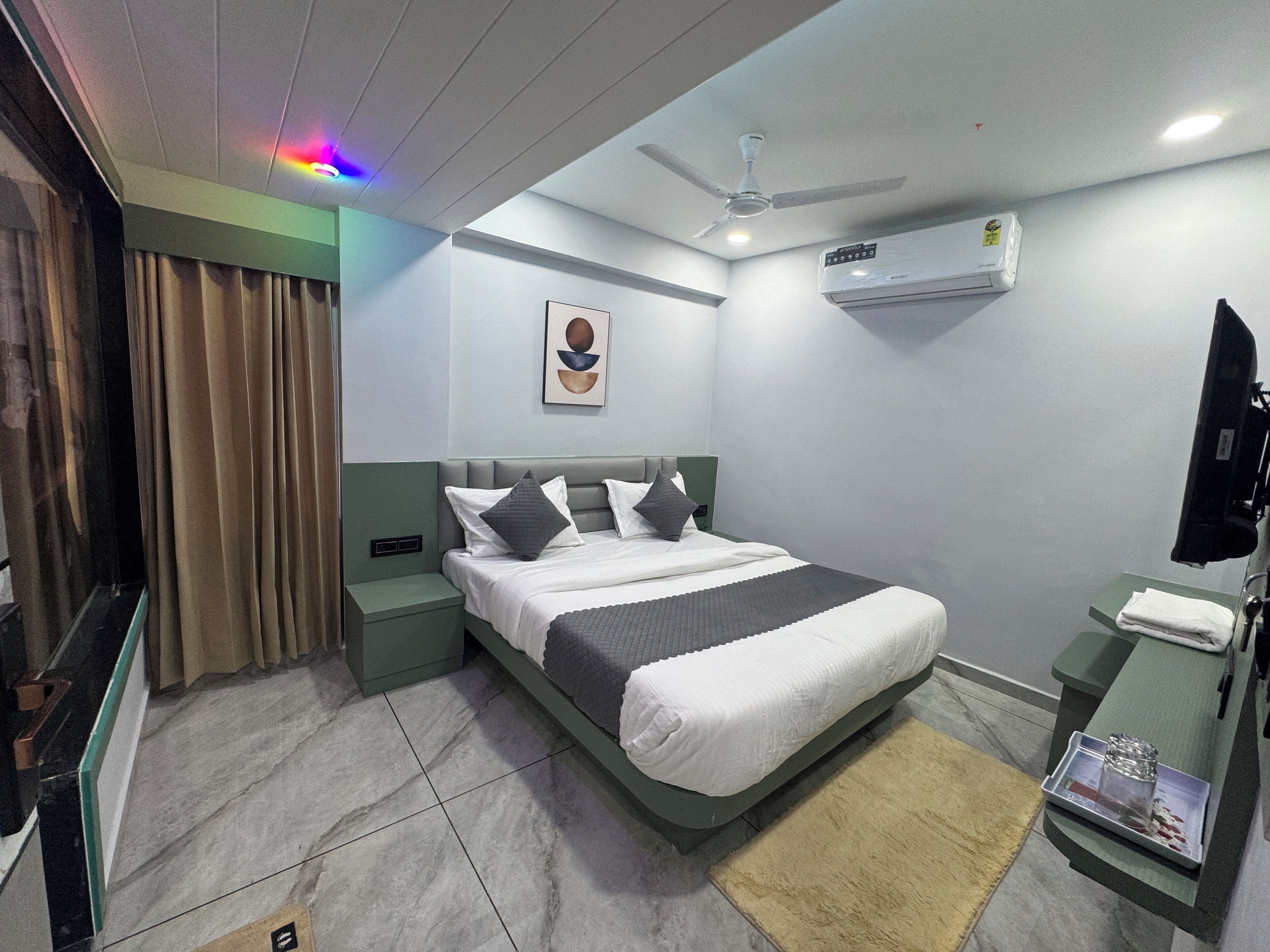 Deluxe Double Room, City View | Laptop workspace, iron/ironing board, free WiFi