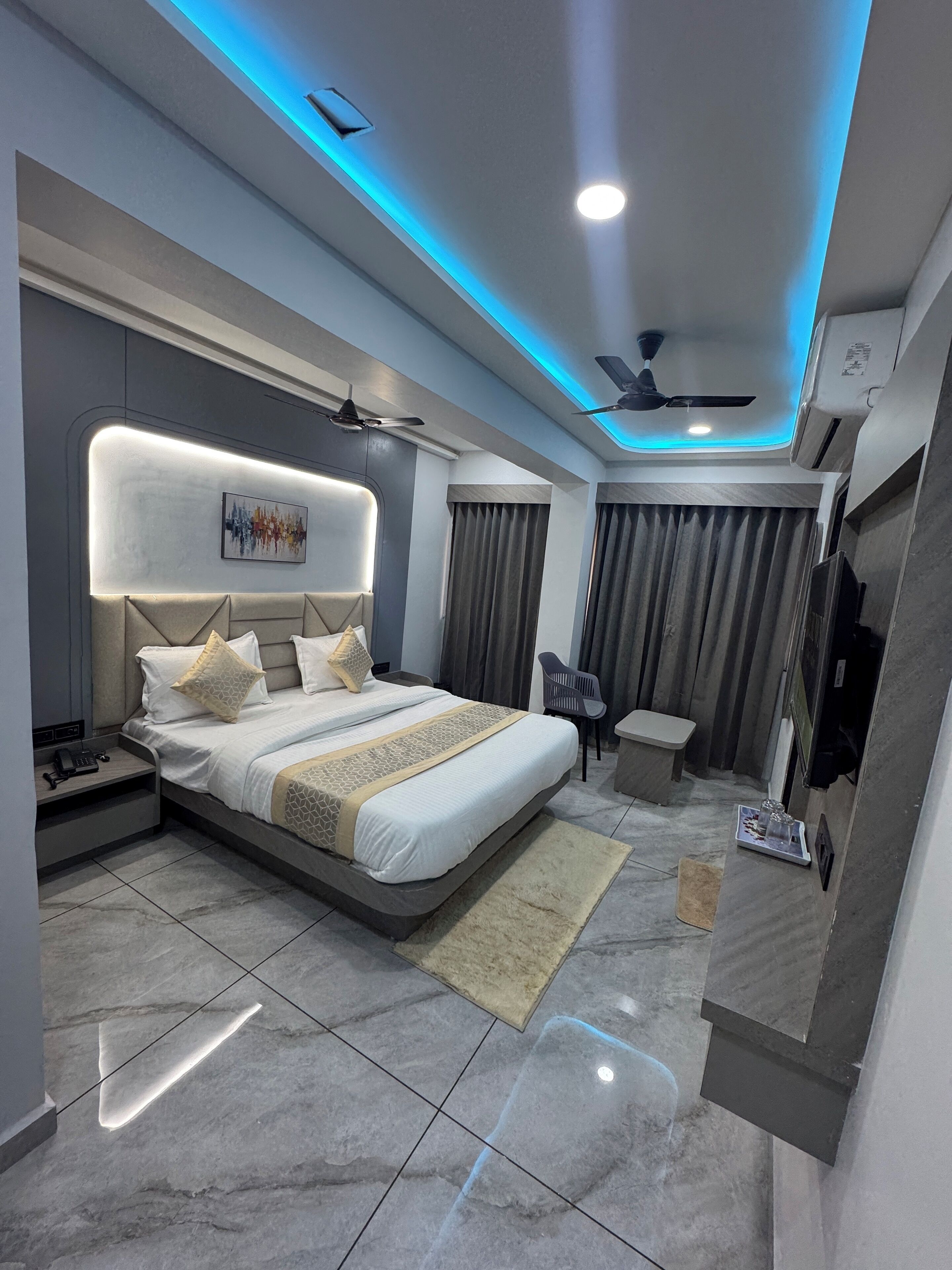 Deluxe Double Room, City View | Laptop workspace, iron/ironing board, free WiFi