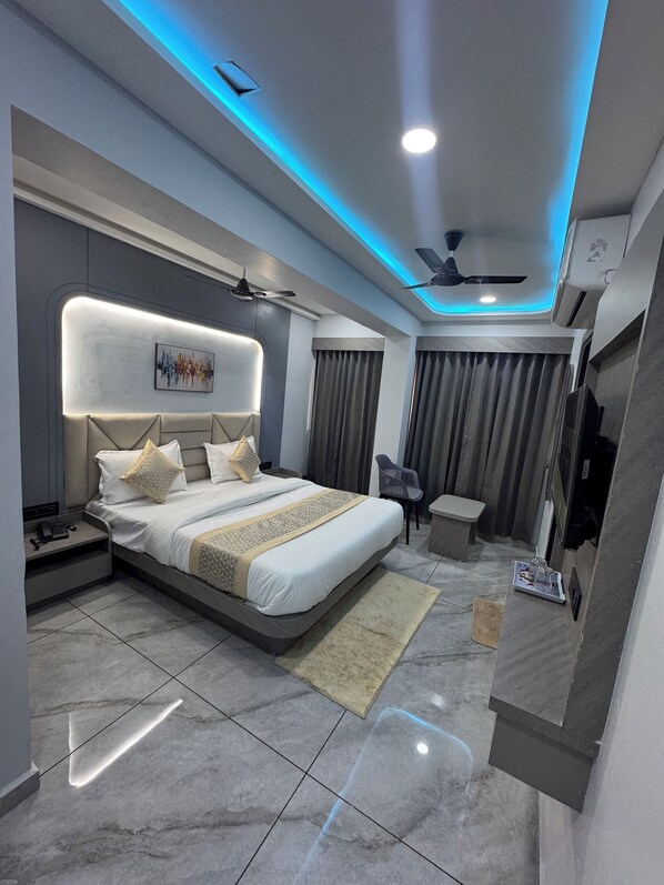 Deluxe Double Room, City View | Laptop workspace, iron/ironing board, free WiFi - Hotel HR Prime (Ahmedabad)