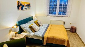 3 habitaciones, tabla de planchar con plancha, wifi y ropa de cama