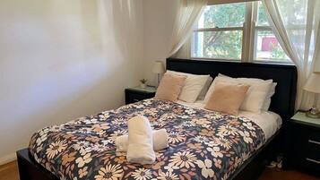 3 bedrooms, bed sheets