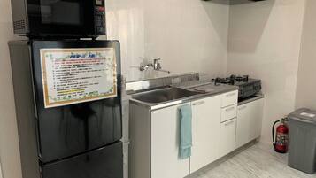 冰箱、微波炉、炉灶、厨具/餐具