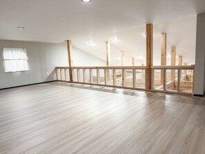 Interior - A stylish loftstyle private vacation home / Jinshi Mie (Jinshi)