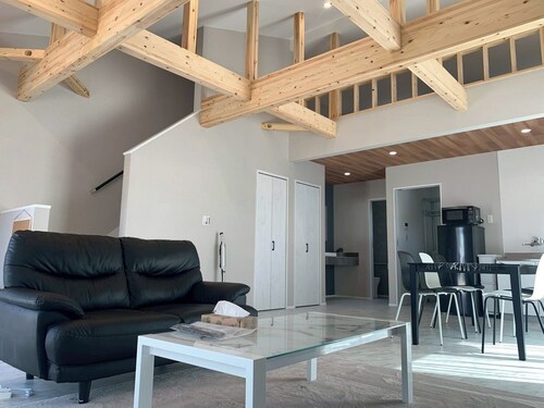 A stylish loftstyle private vacation home / Jinshi Mie
