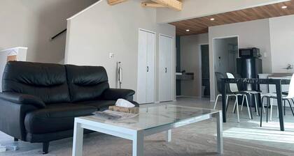 A stylish loftstyle private vacation home / Jinshi Mie