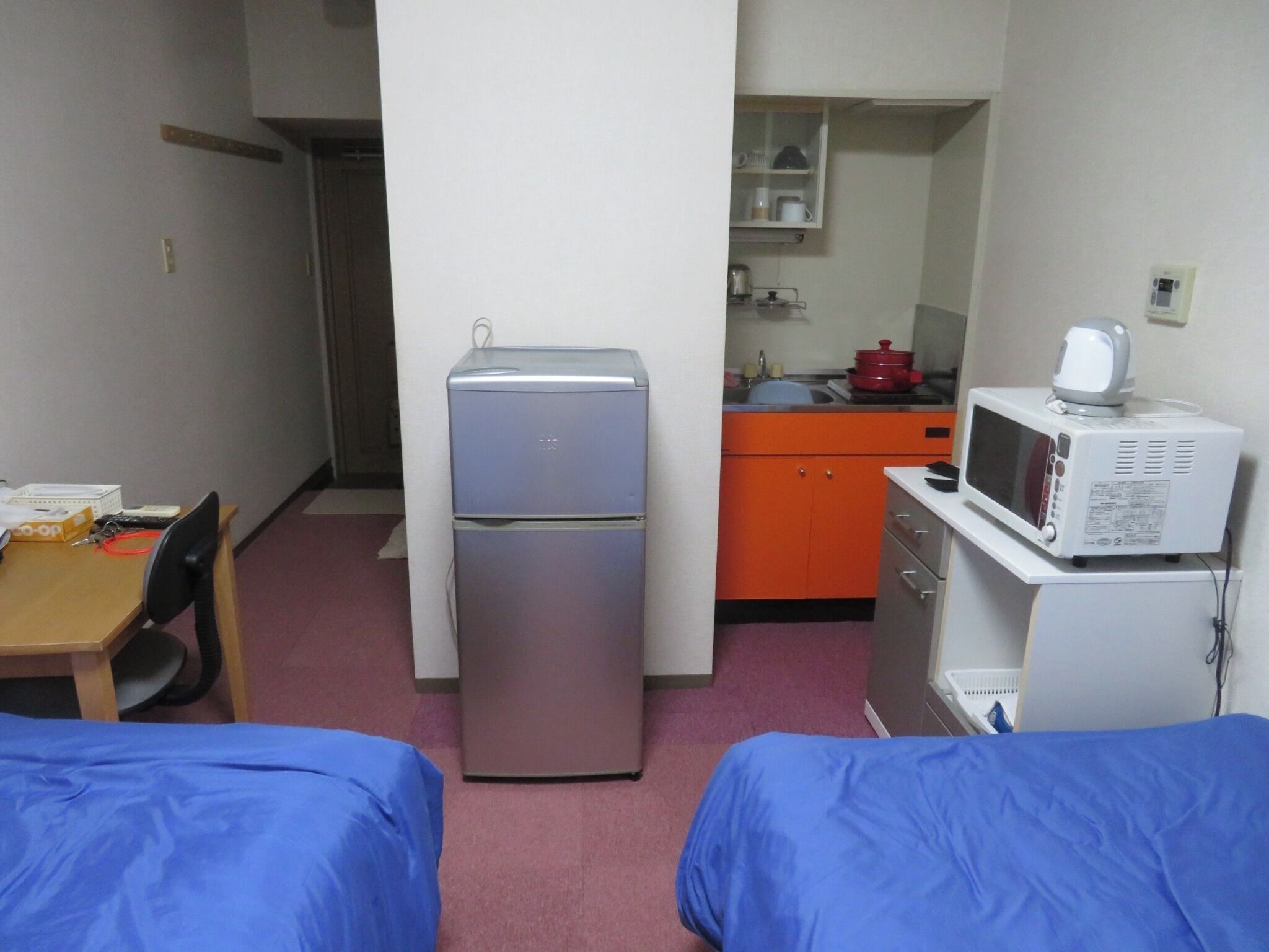 Desk, free WiFi, bed sheets