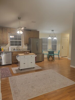 Interior - Mountain view retreat, 3 bedroom overlooking the Foothills. (Maryville)