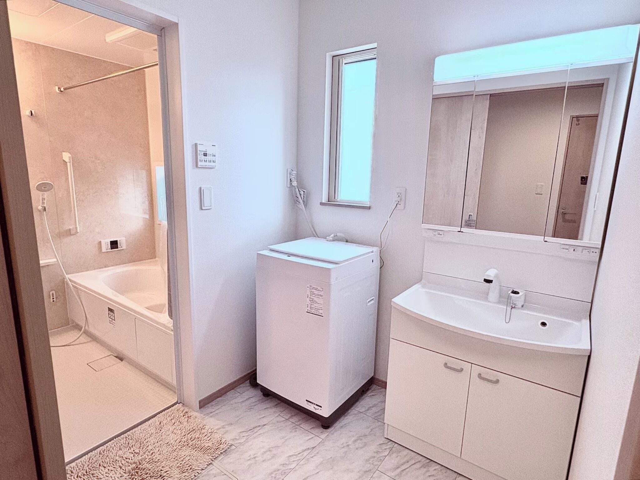 Sèche-cheveux, serviettes fournies