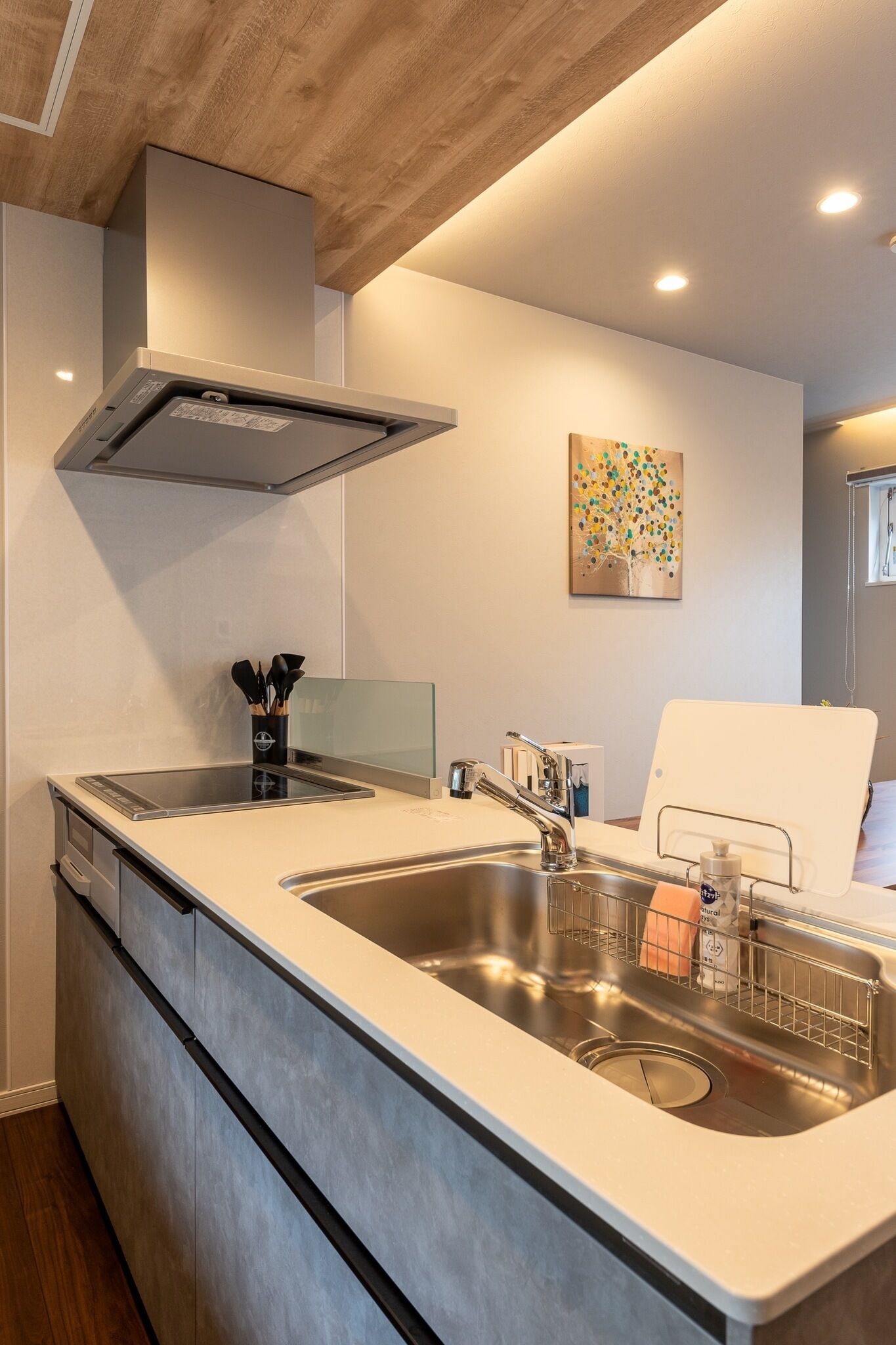 Fridge, microwave, stovetop, cookware/dishes/utensils