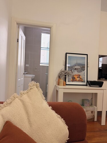 Styled Bondi one-bed | 15 min walk to beach, cafés 2 mins & Westfield nearby.