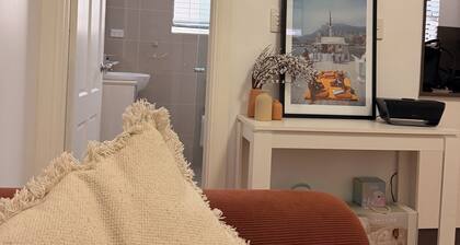 Styled Bondi one-bed | 15 min walk to beach, cafés 2 mins & Westfield nearby.