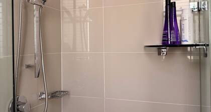 Styled Bondi one-bed | 15 min walk to beach, cafés 2 mins & Westfield nearby.