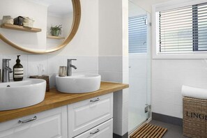 Bathroom - Rockys Beach House ~ Tranquility of beachside living (Manyana)