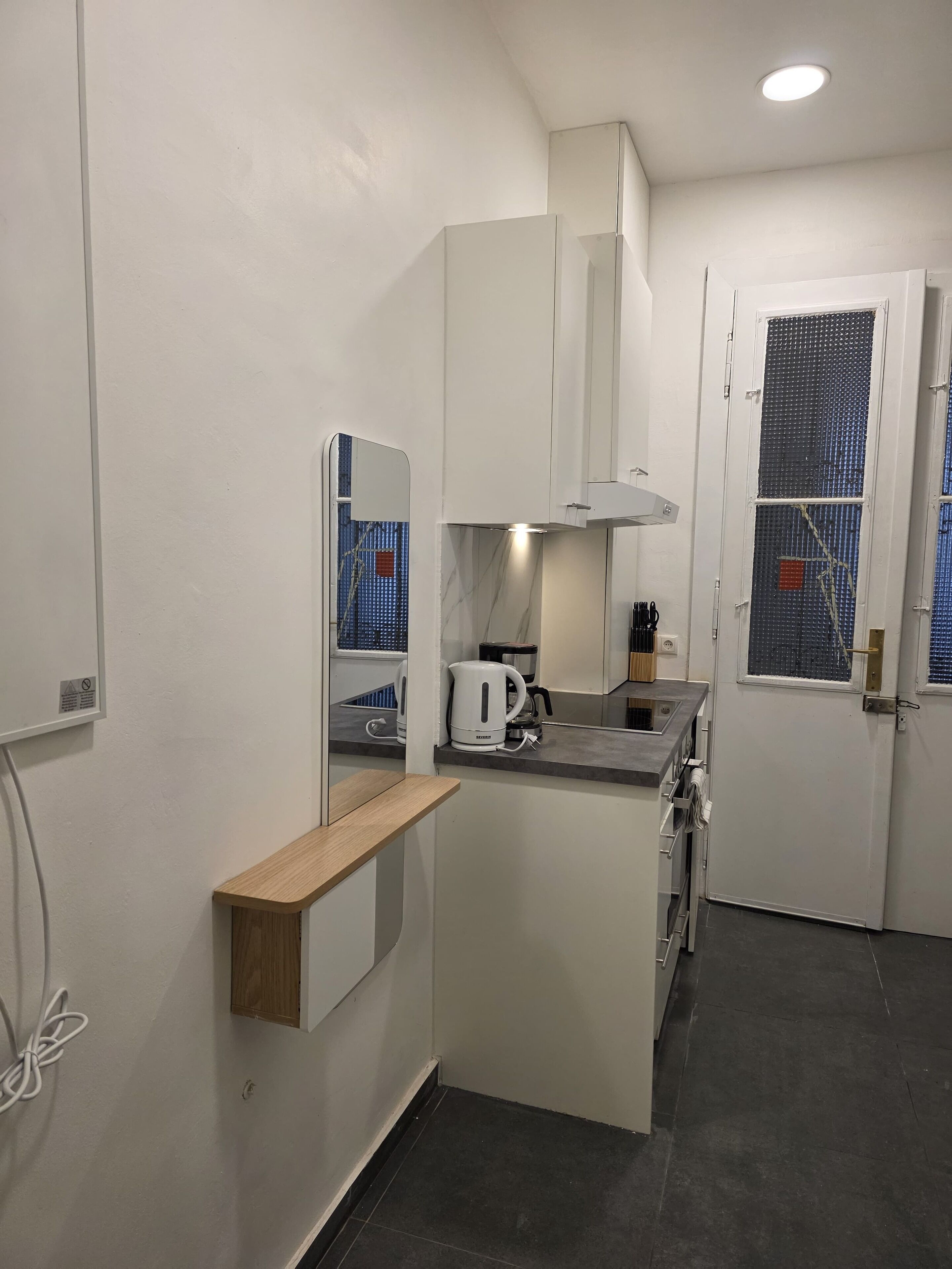 Classic Apartment | Private kitchen | Fridge, oven, stovetop, cookware/dishes/utensils