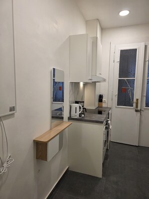 Appartamento Classic | Cucina privata | Frigorifero, forno, piano cottura, pentole/stoviglie/utensili