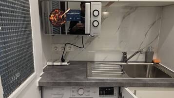 Appartamento Classic | Cucina privata | Frigorifero, forno, piano cottura, pentole/stoviglie/utensili