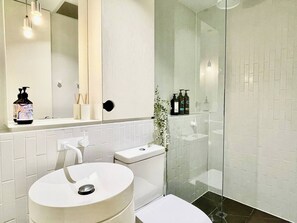 Hair dryer - The Elm - 2 bedrooms, FREE Parking, Pool & Gym (Southbank)