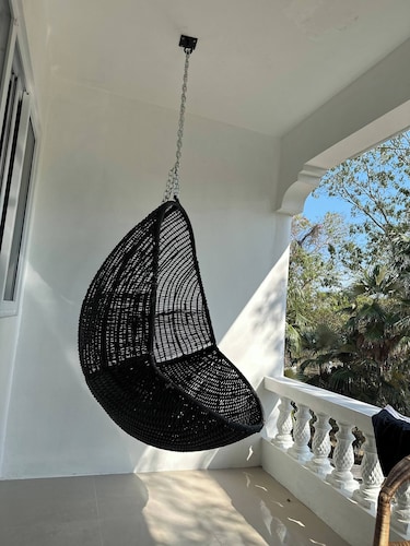 Maison moderne à 10 minutes de la plage, falaise privée, climatisation WiFi