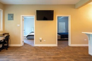 Fer et planche à repasser, accès Internet, draps fournis