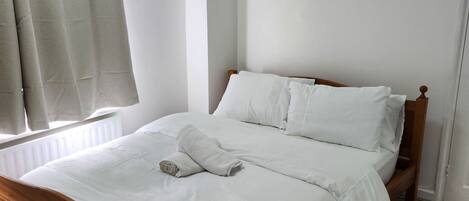 3 bedrooms, iron/ironing board, Internet, bed sheets