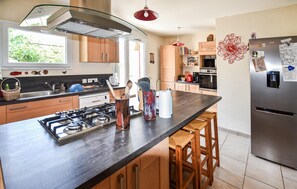 Réfrigérateur, four, plaque de cuisson, lave-vaisselle