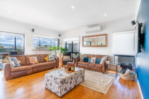 Living area - Saltwater ~ Cozy sanctuary by the sea (Bendalong)