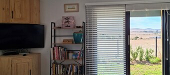 Tranquil and cosy 2-bedroom cottage in Moorreesburg with farm views