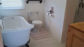 Hiustenkuivaaja, pyyhkeet, vessapaperi