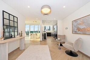 Departamento, balcón, vista a la ciudad | Interior
