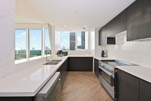 Apartment, Balcony, City View | Private kitchen - 2501-Bloomfields Luxurious 3BR  West Res (Dubai)