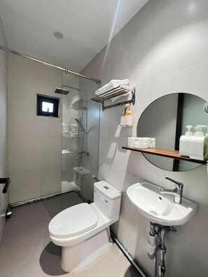 Ducha, artículos de tocador gratuitos, jabón, shampoo