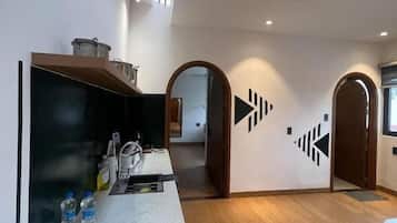 Family Apartment, City View | Private kitchen