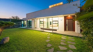 Exterior - The Jinam Pool Villa Gyeongju (Gyeongju)