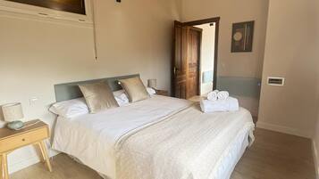 2 slaapkamers, een strijkplank/strijkijzer, wifi, beddengoed