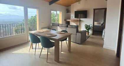 Quiet house with spectacular views and fireplace, in the middle of nature.