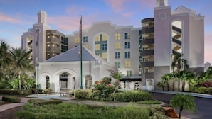 Unclassified image, 5 of 23, button - Get Ready for Blissful Getaway! 3 Units, Breakfast, Pool, Pets Are Welcome! (Orlando)