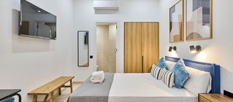 Sant Adrià Urban Suites by gaiarooms