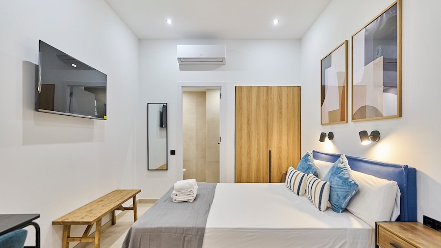 Sant Adrià Urban Suites by gaiarooms