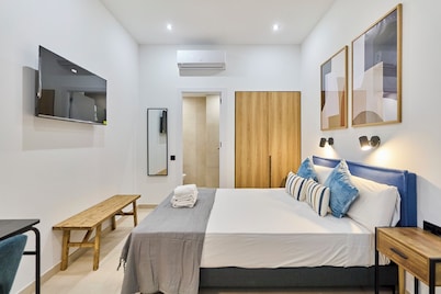 Sant Adrià Urban Suites by gaiarooms